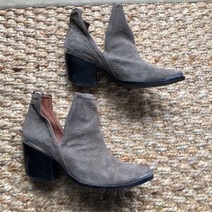 GUC Jeffrey Campbell 'Cromwell' Booties in Khaki